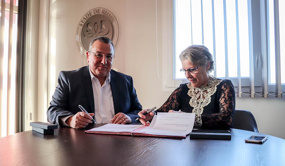 Signature convention Licra